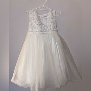 Merry Day Toddler Girls’ White Flower Girl formal dress. Size XL